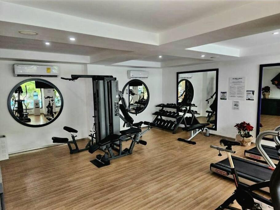 Stunning 1 Bdrm Condo Gym-Pool 10 Min To The Beach & Quinta Av Playa del Carmen Esterno foto